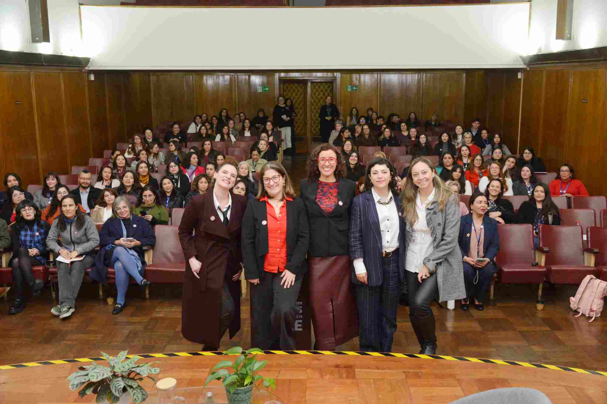 Mujeres del MOP fortalecen sus habilidades de liderazgo y comunicación en nueva jornada de formación